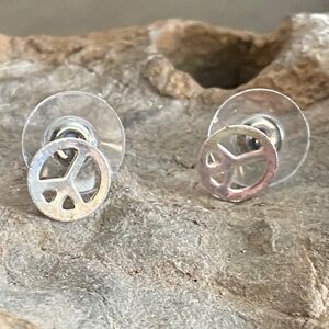 5/$10❤️❤️❤️Vintage 90s Peace Sign Stud Earrings